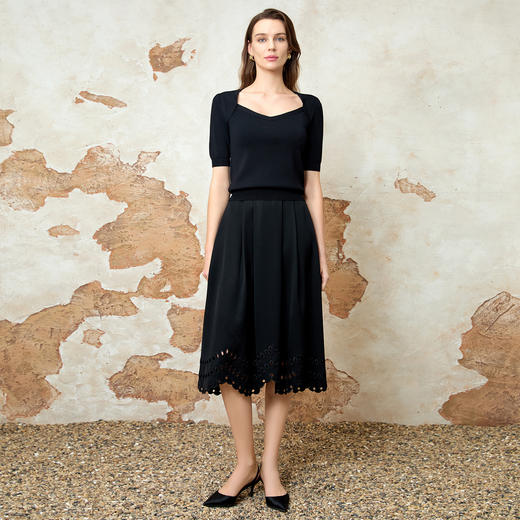 EITIE爱特爱鸡心领修身显瘦黑色短袖针织衫2025春季新款8101811 商品图1