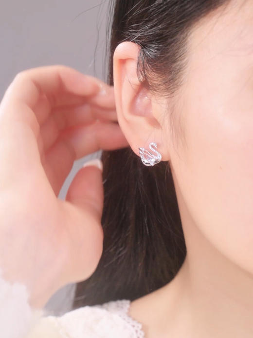 卡蒂罗/KADER白天鹅形镶钻耳钉 浪漫百搭优雅气质满镶闪钻高贵吸睛纯银耳饰 春夏百搭约会温柔甜蜜饰爱配饰 925银 耳钉 女款 银色 520礼盒闺蜜同款 商品图4