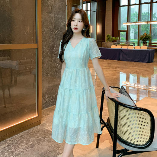 奢姿大码女装2025夏季减龄刺绣别致小众连衣裙胖妹妹V领时尚裙子9952822119 商品图2