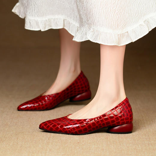 【预售5天】真皮石头纹女鞋尖头粗跟浅口单鞋工作鞋子舒适不累脚QCNX636-2 商品图0