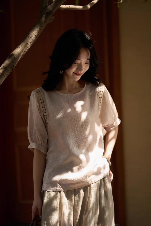 「松弛高级感」静谧宅寂风斜纹肌理感舒适透气灯笼袖小衫 商品图6