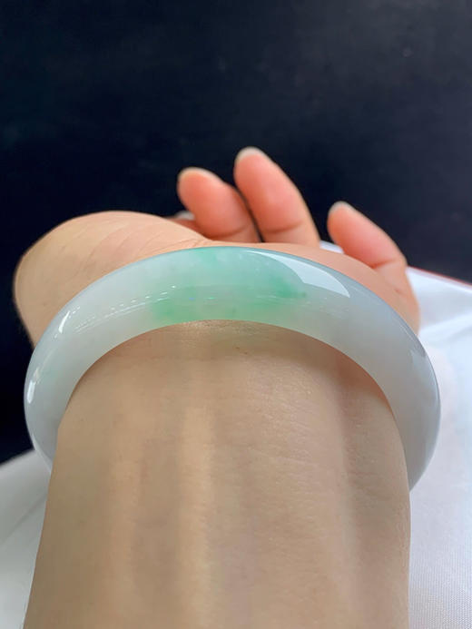 620199，55.5圈口，糯化飘绿正圈平安镯，白底飘甜绿，水头好 商品图4