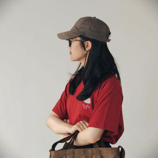 【早鸟价】卡夫卡文学T恤 可选 自由之翼/人海孤岛 落肩宽松款  文创 T恤 短袖  广西师范大学出版社 商品图5