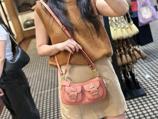 ¥1299🇺🇸Coach 新款Ashton 斜挎包/腋下包，夏天的西柚色😍有长短两根肩带， 复古风十足！尺寸25×10×7cm 商品图3