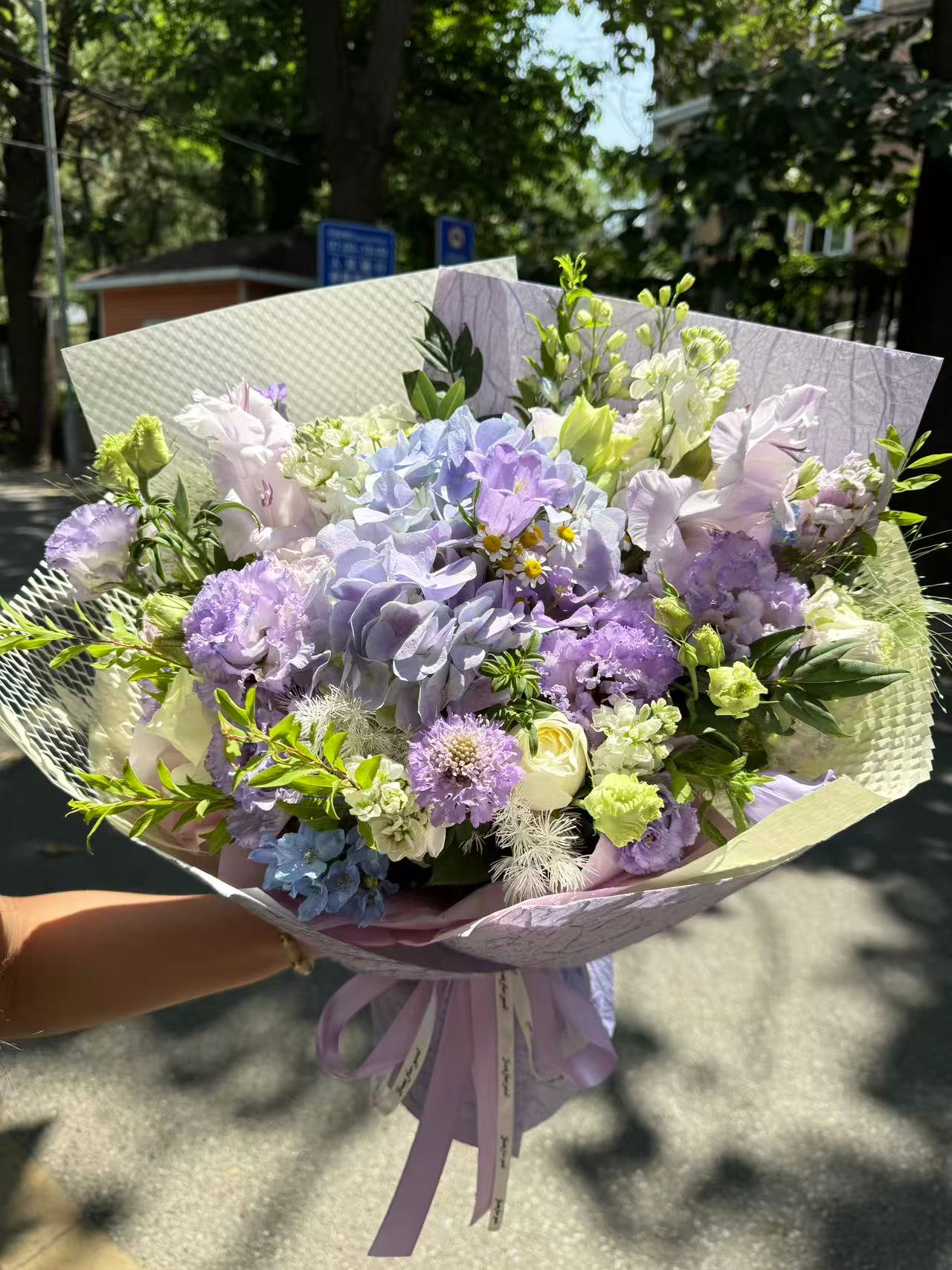 紫色系绣球龙胆玫瑰等混搭花束