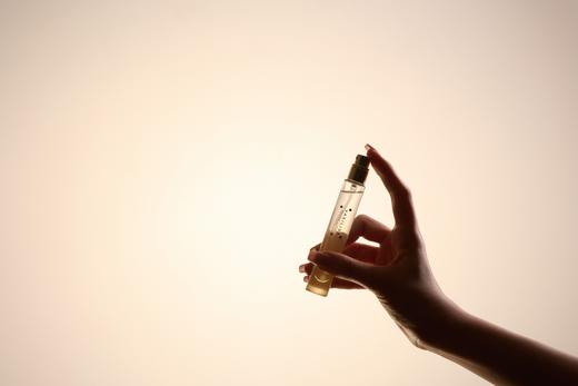 氛姿 爱情通行证随身香水8ml 水晶冰糖/幸福初绽/浅蓝天空/粉红暮色/粉红暮色/白色珊瑚/自由芳心/自信初心/魅影悠扬_BYY 商品图3