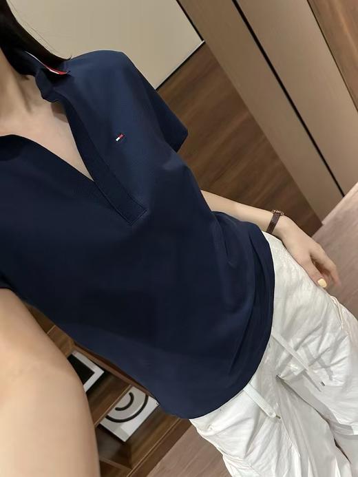 点此购买 汤米夏季女士休闲v领短袖poloT恤 hgn 321029 商品图7