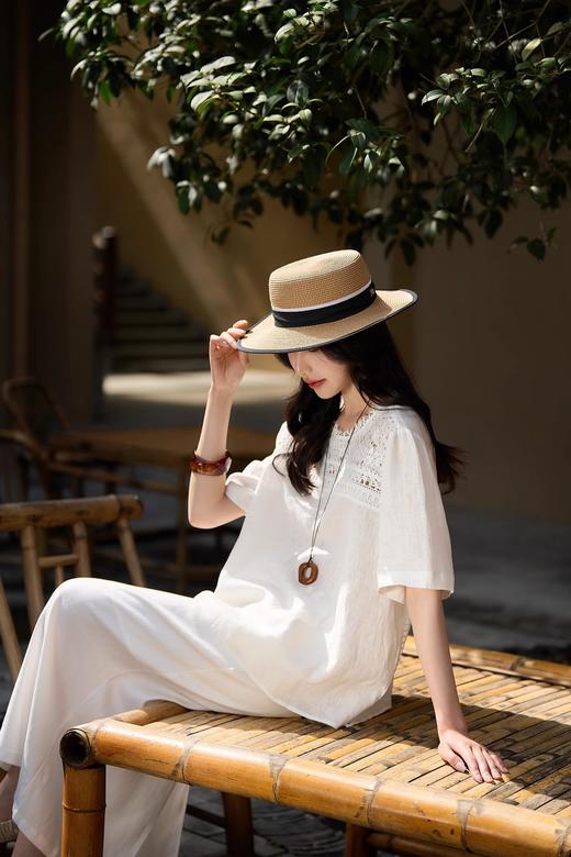 【夏日白月光！这件蕾丝衬衣把清冷感焊在身上】法式复古圆领蕾丝拼接短袖小众设计感上衣 商品图2