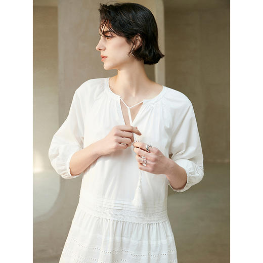 棉仓363616010初棉刺绣蕾丝拼接泡泡袖宽松--度假风长款连衣裙 商品图2