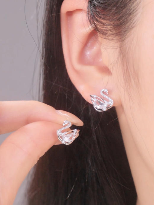 卡蒂罗/KADER白天鹅形镶钻耳钉 浪漫百搭优雅气质满镶闪钻高贵吸睛纯银耳饰 春夏百搭约会温柔甜蜜饰爱配饰 925银 耳钉 女款 银色 520礼盒闺蜜同款 商品图5