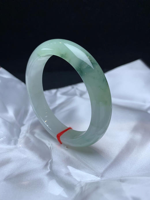 620192，54.8飘花手镯，很油润，飘清新蓝花，干净清爽 商品图1