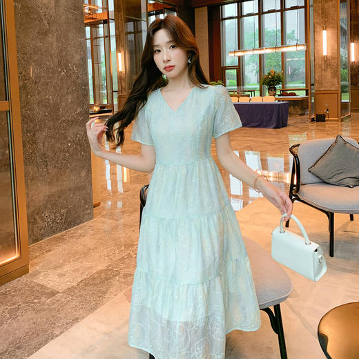 奢姿大码女装2025夏季减龄刺绣别致小众连衣裙胖妹妹V领时尚裙子9952822119 商品图1