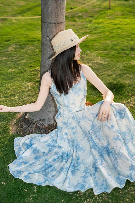 清新假日蓝白晕染碎花吊带裙SZ2S126-窃蓝 商品图0