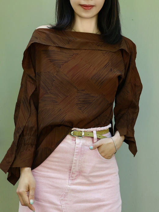 TYNVIE 露肩荷叶边衬衫 - 大地色 商品图2