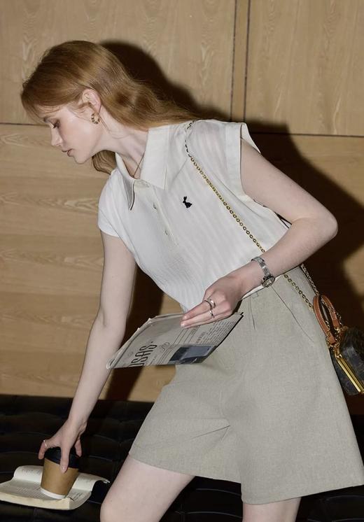 ✨不撞款！又高级！ 【肌理感小飞袖Polo衬衫+藏青色裤裙 】主打轻盈透气！通勤约会统统拿下 小众温柔俏皮款，拒绝以往衬衫的呆板 商品图3