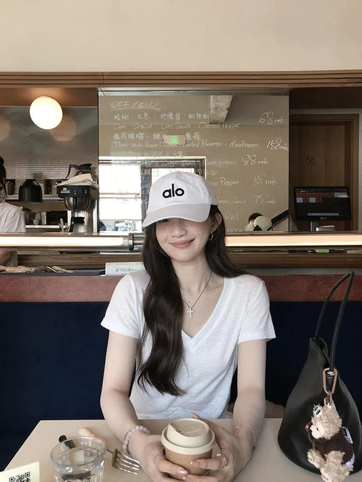 ✨【雪花麻感V领T】7色全开！软到犯规，舒服到不想脱🔥80-160斤都能穿出纸片人效果 商品图0