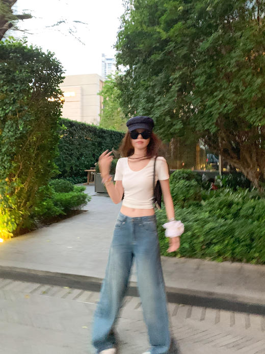 <曾小咸推荐>新品现货秒杀！卖完下架不再补 ！微信粉丝打折价！！复古弧形牛仔阔腿裤 日常189.99/件 立减80 秒杀109.99/件！！ 商品图9