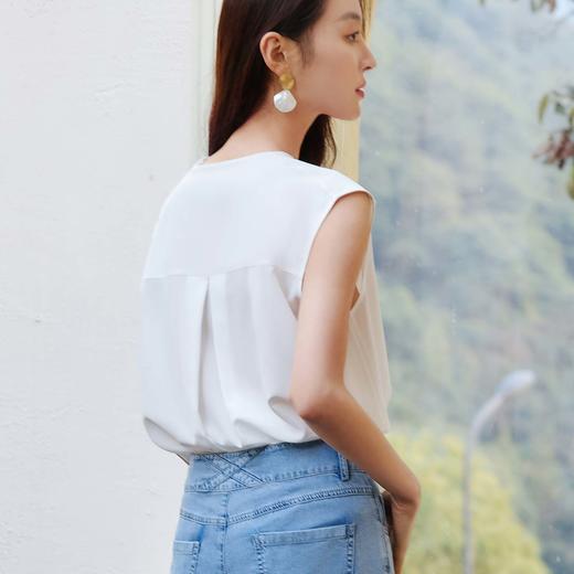 玳莎飘带V领真丝无袖小衫女2025年夏季新款白色通勤桑蚕丝T恤上衣   FB31006 商品图2