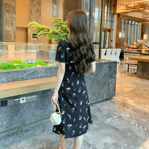 奢姿大码女装2025夏季方领设计小众气质连衣裙胖妹妹时尚碎花裙子9952822066 商品图3