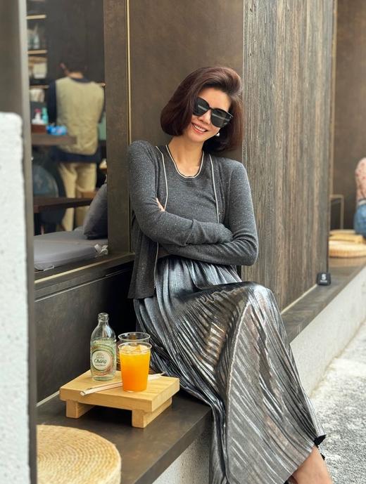 熠熠生辉重工艺术感压褶松紧腰光泽气质通勤百褶裙 商品图9