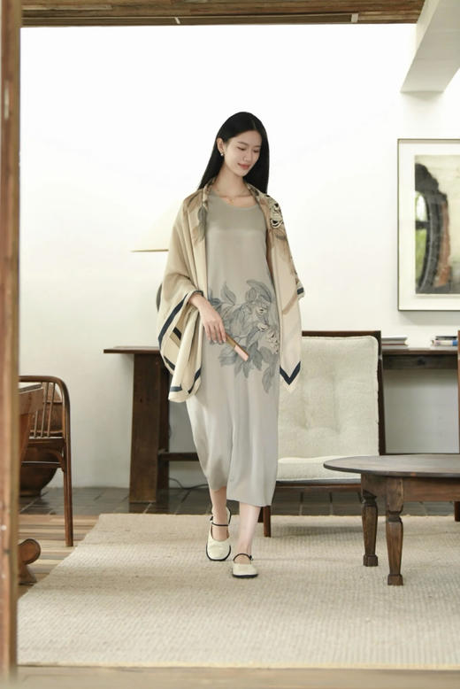 612-1 小禾蚕豆花 丝羊绒 大方巾 大披肩 气韵高雅 炒鸡舒适 商品图3