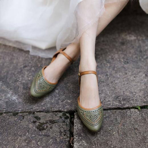 【2025新款浅口单鞋】民族风镂空包头一字带真皮复古中跟凉鞋-BB 商品图6