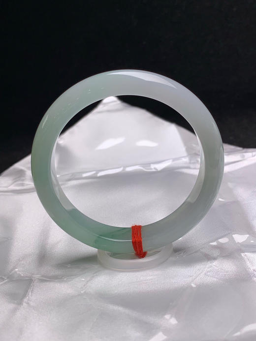 620207，53圈口，糯冰飘花正圈平安镯，晴水底飘花，冰润细腻 商品图3