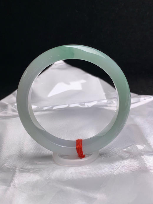 620207，53圈口，糯冰飘花正圈平安镯，晴水底飘花，冰润细腻 商品图0