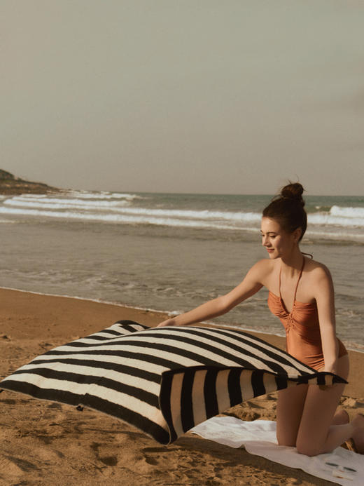 HAI｜51107 Second Skin Ruched V-Neck Onepiece  [复肤 珠光 绕头抽皱连体泳衣] 商品图5