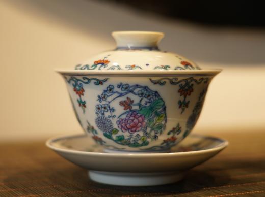 斗彩团花纹盖碗 商品图0