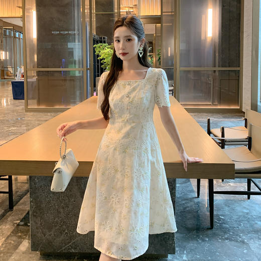 奢姿大码女装2026夏季减龄碎花方领连衣裙胖妹妹纽扣装饰时尚裙子9952869778 商品图2