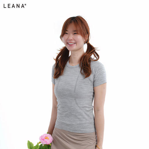 LEANA新品运动无缝面料短袖休闲百搭时尚LN5159 商品图3
