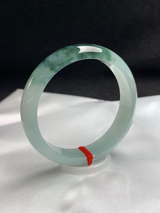 620215，58.7圈口，糯化飘花正圈平安镯，晴底飘深蓝花，水头好，冰润微透 商品图1