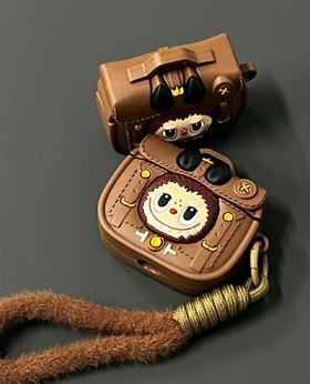 【LABUBU公文包苹果耳机盒】各种款式耳机壳Labubu/hellokitty/甜甜圈/碱水面包 /网球拍(/乒乓球/棒球\等款式耳机套 告别单调耳机壳，让你与众不同!!软硅胶材质，佩戴舒适