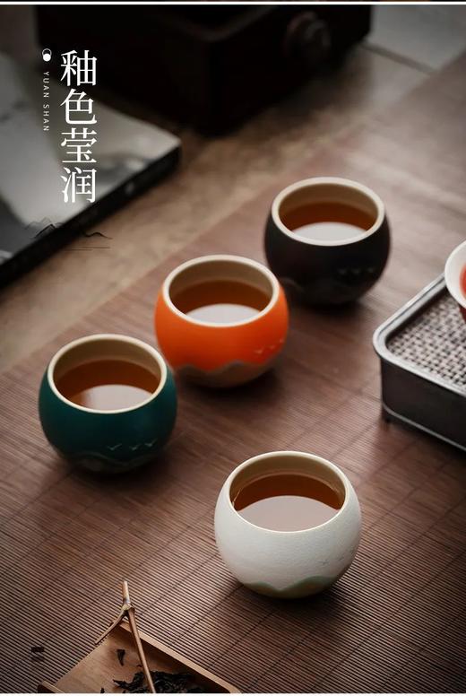 万里河山·主人杯礼盒套装 ，釉上作画呈现连绵青山，营造出悠远的山水意境【G】 商品图3