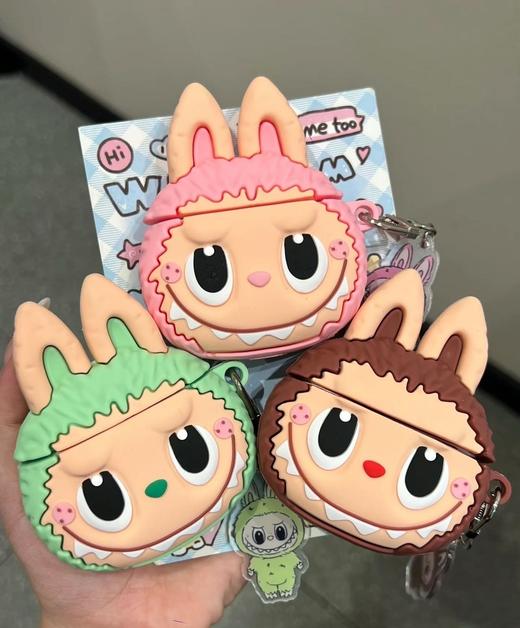 【LABUBU公文包苹果耳机盒】各种款式耳机壳Labubu/hellokitty/甜甜圈/碱水面包 /网球拍(/乒乓球/棒球\等款式耳机套 告别单调耳机壳，让你与众不同!!软硅胶材质，佩戴舒适 商品图7