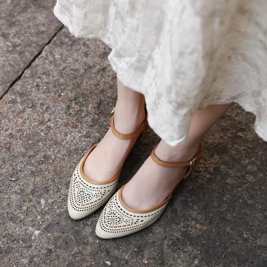 【2025新款浅口单鞋】民族风镂空包头一字带真皮复古中跟凉鞋-BB 商品图3