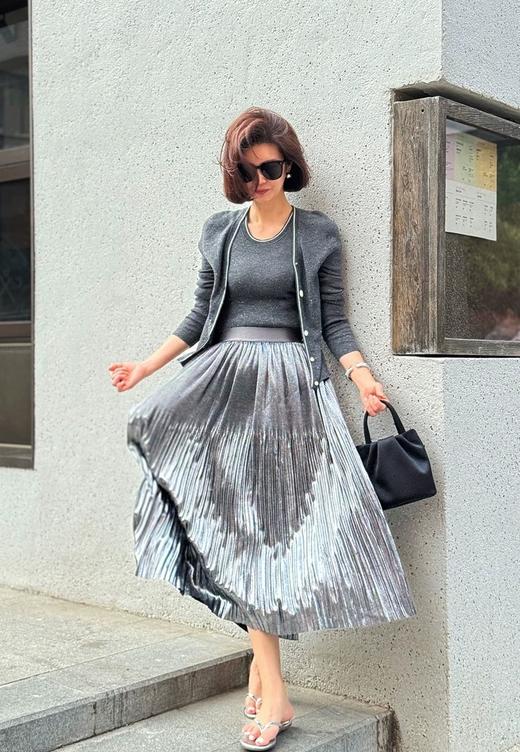 熠熠生辉重工艺术感压褶松紧腰光泽气质通勤百褶裙 商品图5