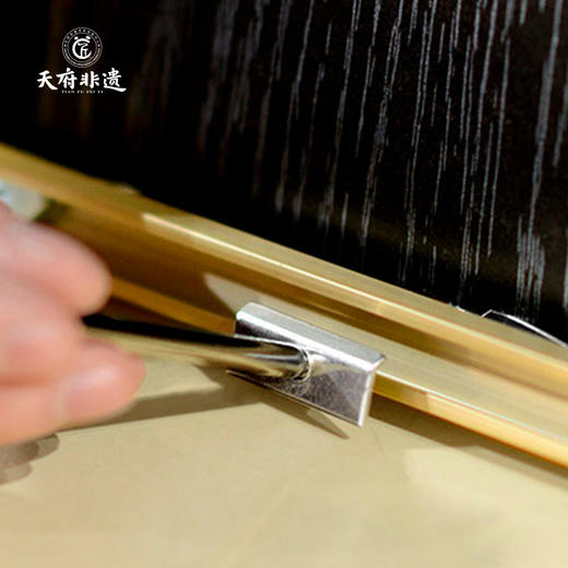 【中国蜀锦•四川印象系列一】老伙记非遗蜀锦摆件 印象天府手工织锦装饰画 四川文创礼品送领导 成都文化手信 高档丝绸家居书房摆台织锦画 商品图7