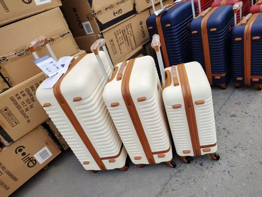 绝版正原出美国🇺🇸剩余尾单～ 
Coolife20寸硬壳高耐摔高耐损行登机行李箱，只有白色，黑色，红色
亚马逊售价199美刀 商品图6