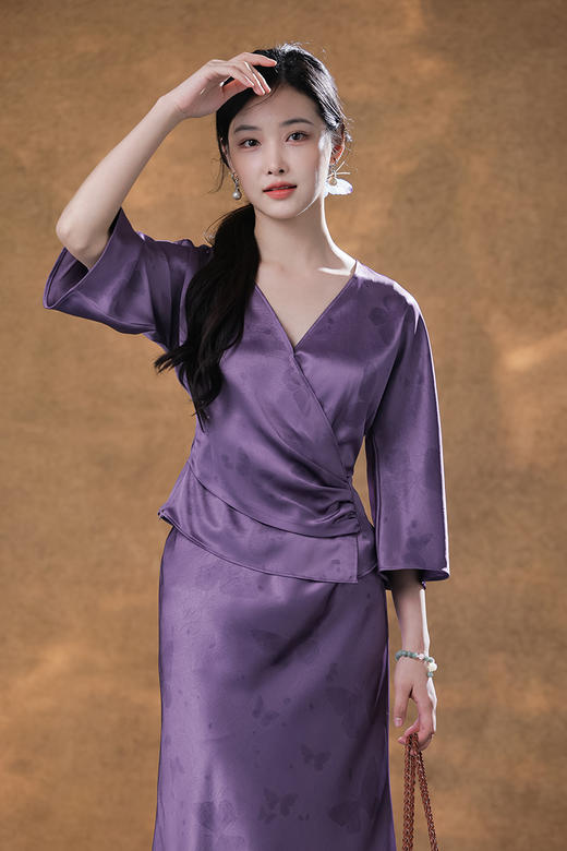 逸红颜明月优选「紫蝶」蝶序翩跹 · 新中式缎光套装，缎面叠褶上衣+小鱼尾半裙 商品图13