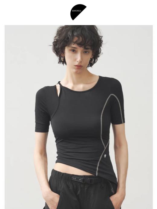半圆/25237526/黑色圆领薄款不对称紧身短袖 商品图0