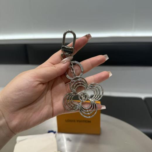 F635 LV 挂件情侣礼物花卉钥匙扣 商品图1