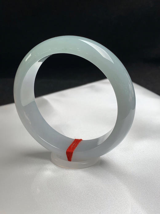 620211，56.5圈口，糯冰晴底正圈平安镯，宽版条形，淡底色，底子细润干净 商品图2