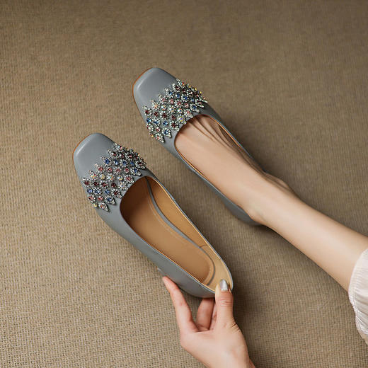 【预售5天】优雅气质法式单鞋女新款水钻方头低跟粗跟真皮灰色通勤瓢鞋ZYY&A1270 商品图2