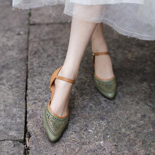 【2025新款浅口单鞋】民族风镂空包头一字带真皮复古中跟凉鞋-BB 商品图5