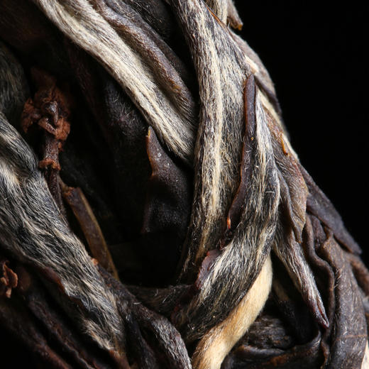 【6月15日19:00准时开抢！】【专柜价：9980元/片 仅限前18名VIP抢购：699元/片 ！附赠收藏证书】【拍7发8拍42发48】2025头春【麒麟·老班章王】陈道峰大师签约老班章01号监 商品图2