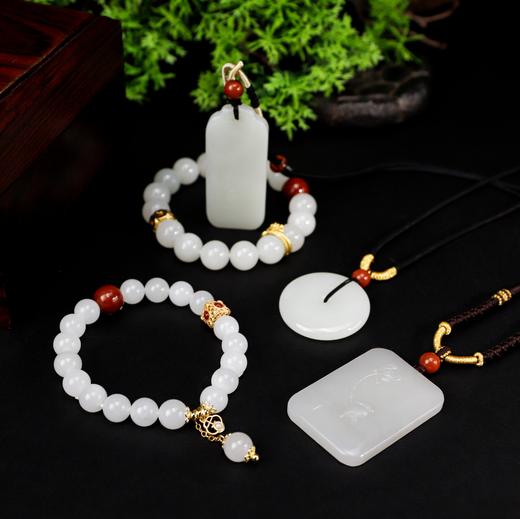 【下单任意一款即送天山翠玉山水飘绿圆满无事牌挂件】汀青·新疆和田白玉老熟料专场，戚家坑老熟玉质， 白如凝脂，油润宝光 商品图5