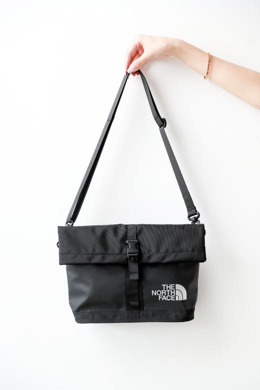 户外冲锋包包，大容量防泼水。压胶工艺字母长肩带单肩包C061260 商品图7