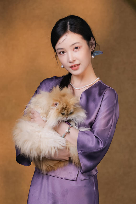 逸红颜明月优选「紫蝶」蝶序翩跹 · 新中式缎光套装，缎面叠褶上衣+小鱼尾半裙 商品图3